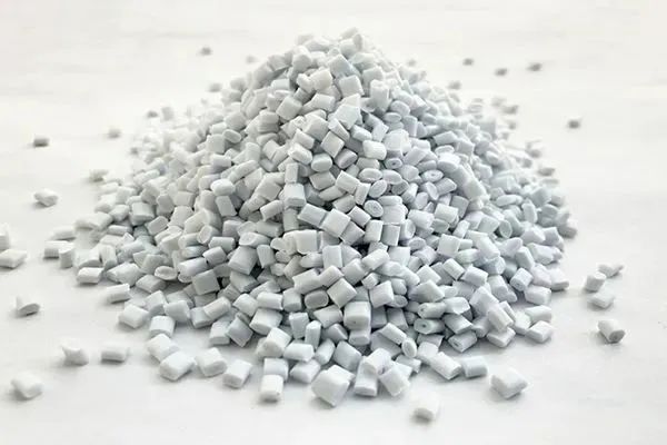 Facteurs influençant le taux de retrait du plastique et les méthodes de modification