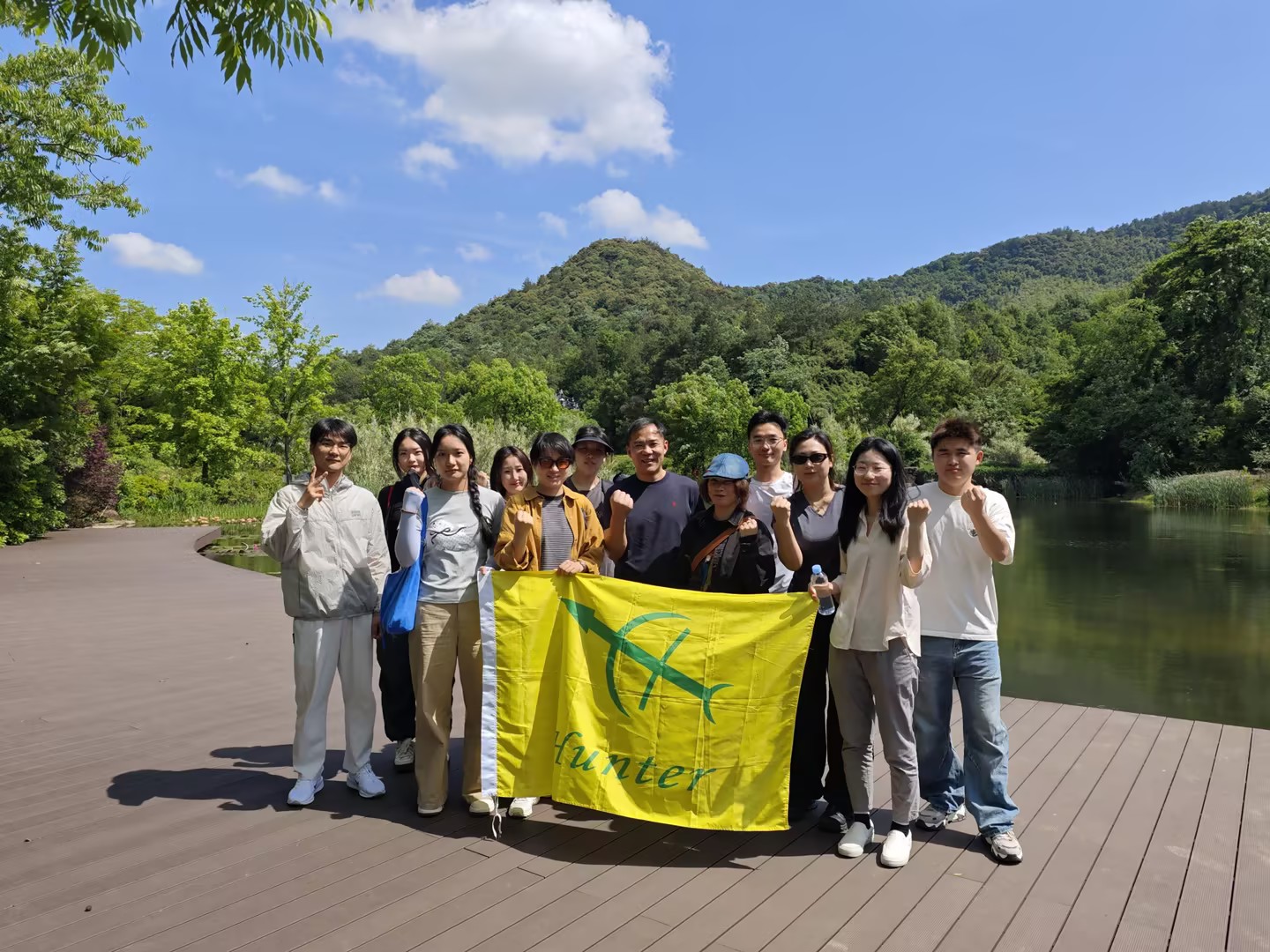 La montagne se souvient, le vent se souvient, nous nous souvenons : Anji Team Building – Un groupe va plus loin qu'un seul